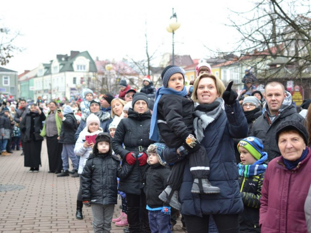Tarnobrzeg znów opanowały Mikołaje! Zdjęcia z parady i świątecznego jarmarku