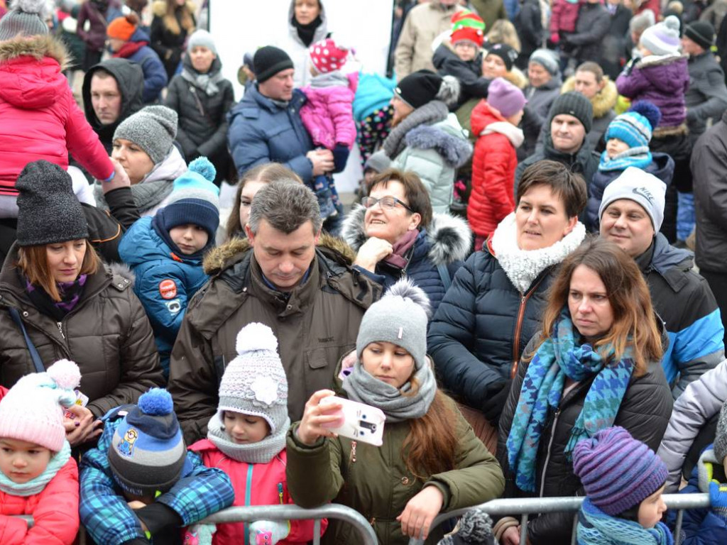 Tarnobrzeg znów opanowały Mikołaje! Zdjęcia z parady i świątecznego jarmarku
