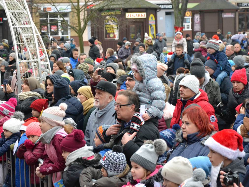 Tarnobrzeg znów opanowały Mikołaje! Zdjęcia z parady i świątecznego jarmarku
