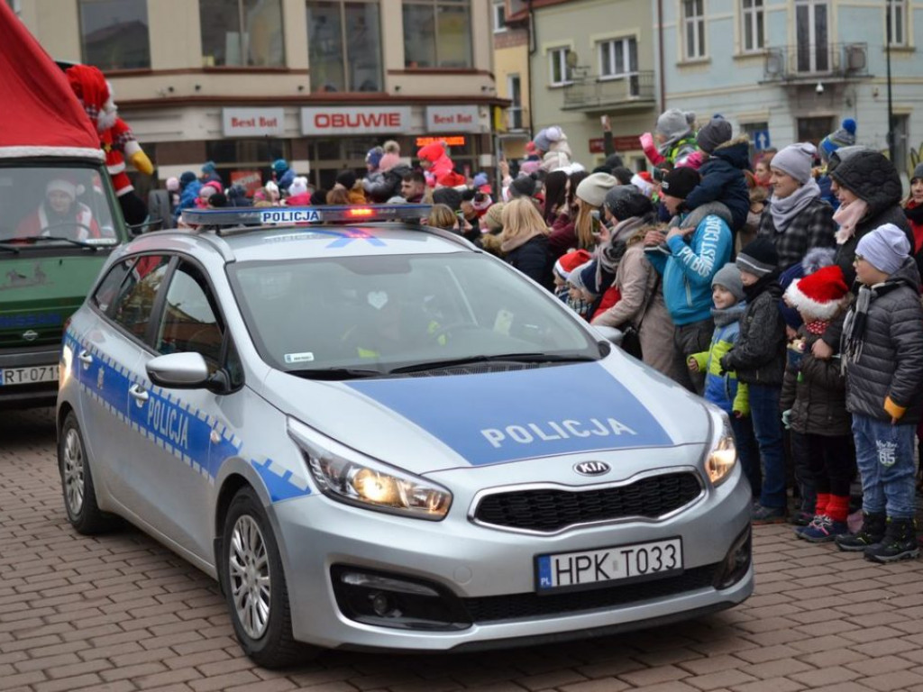 Tarnobrzeg znów opanowały Mikołaje! Zdjęcia z parady i świątecznego jarmarku