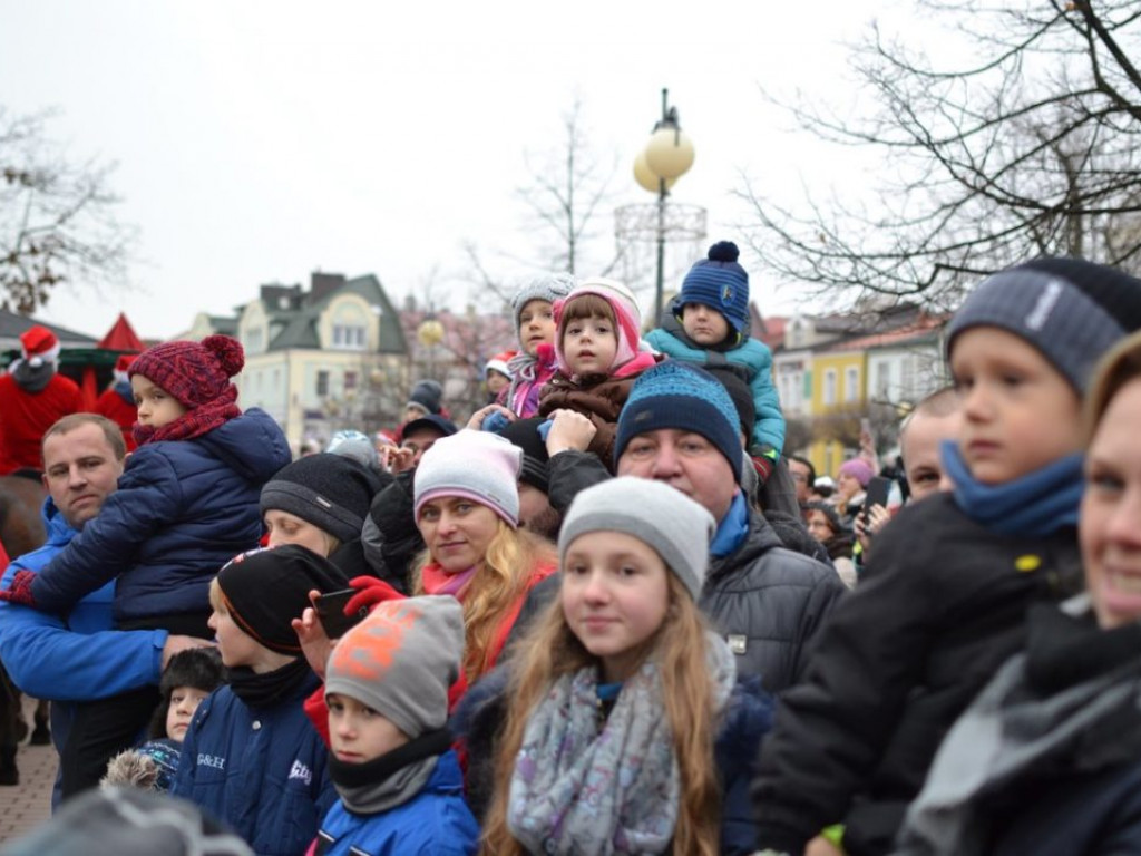 Tarnobrzeg znów opanowały Mikołaje! Zdjęcia z parady i świątecznego jarmarku