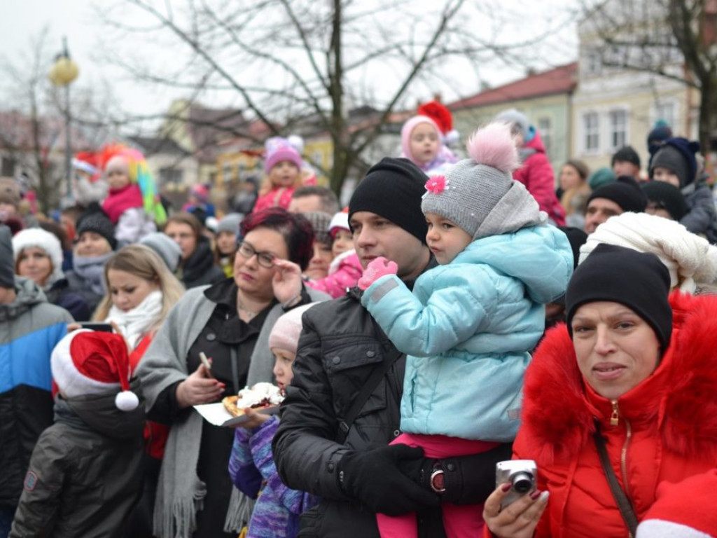 Tarnobrzeg znów opanowały Mikołaje! Zdjęcia z parady i świątecznego jarmarku