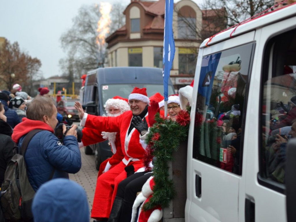 Tarnobrzeg znów opanowały Mikołaje! Zdjęcia z parady i świątecznego jarmarku