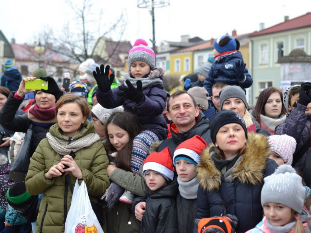 Tarnobrzeg znów opanowały Mikołaje! Zdjęcia z parady i świątecznego jarmarku