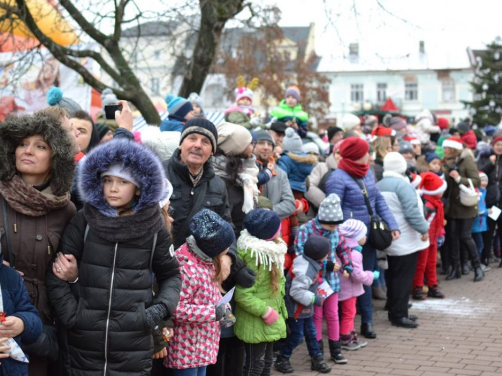 Tarnobrzeg znów opanowały Mikołaje! Zdjęcia z parady i świątecznego jarmarku