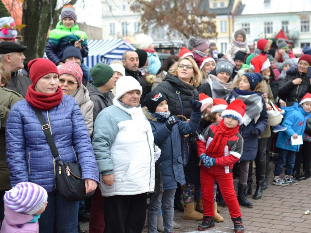 Tarnobrzeg znów opanowały Mikołaje! Zdjęcia z parady i świątecznego jarmarku