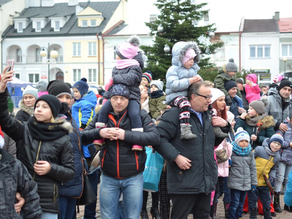 Tarnobrzeg znów opanowały Mikołaje! Zdjęcia z parady i świątecznego jarmarku