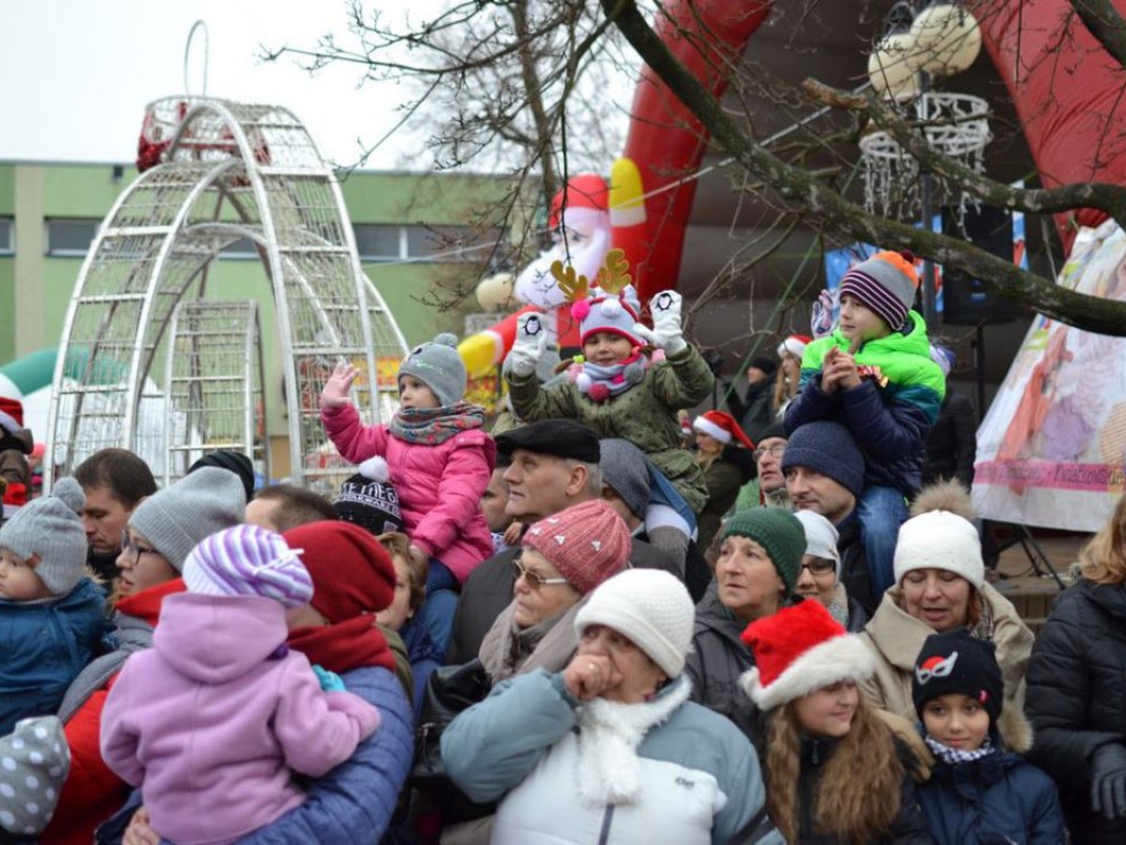Tarnobrzeg znów opanowały Mikołaje! Zdjęcia z parady i świątecznego jarmarku