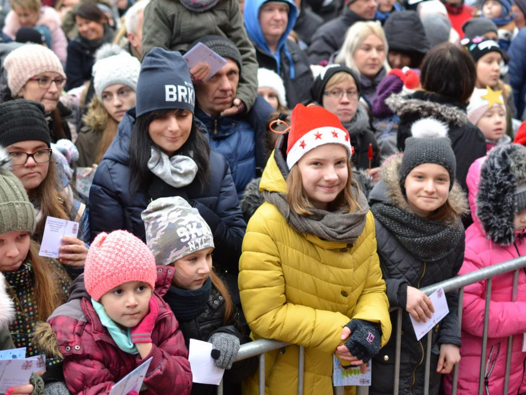 Tarnobrzeg znów opanowały Mikołaje! Zdjęcia z parady i świątecznego jarmarku