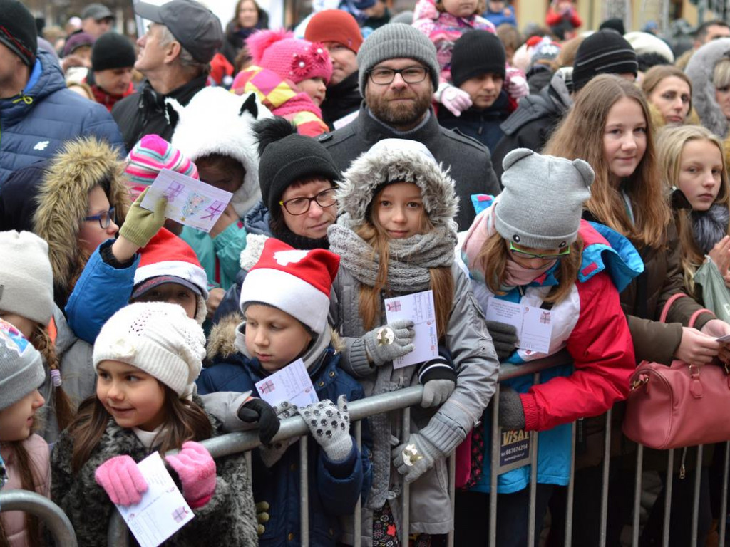 Tarnobrzeg znów opanowały Mikołaje! Zdjęcia z parady i świątecznego jarmarku