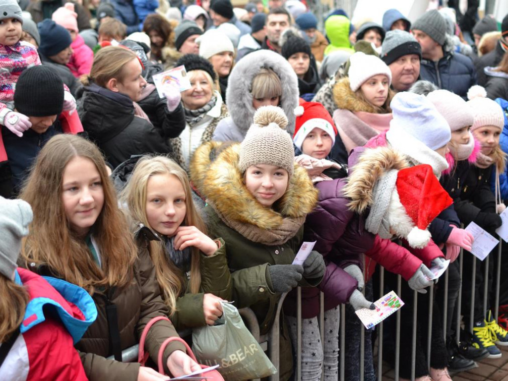 Tarnobrzeg znów opanowały Mikołaje! Zdjęcia z parady i świątecznego jarmarku