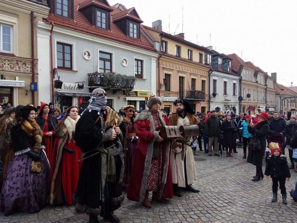 Orszak Trzech Króli przeszedł przez Sandomierz [ZDJĘCIA]