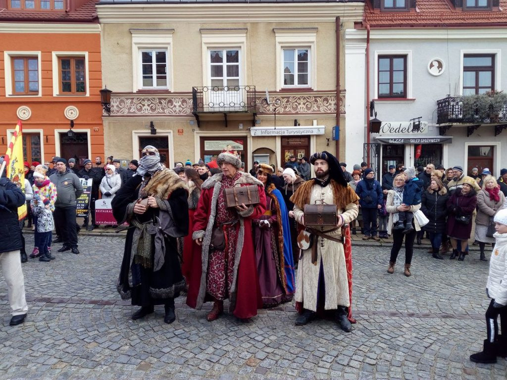 Orszak Trzech Króli przeszedł przez Sandomierz [ZDJĘCIA]