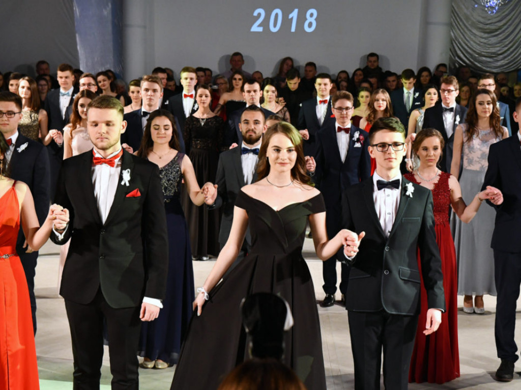 Studniówka w LO im. M. Kopernika w Tarnobrzegu [ZDJĘCIA]