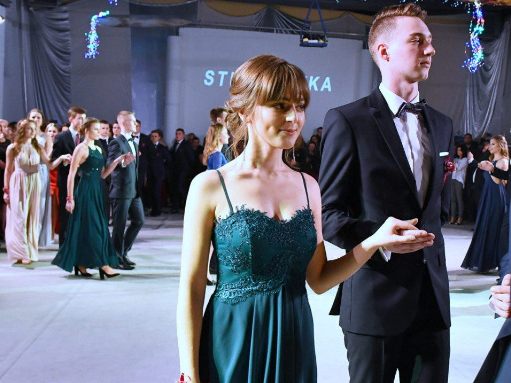 Studniówka w LO im. M. Kopernika w Tarnobrzegu [ZDJĘCIA]