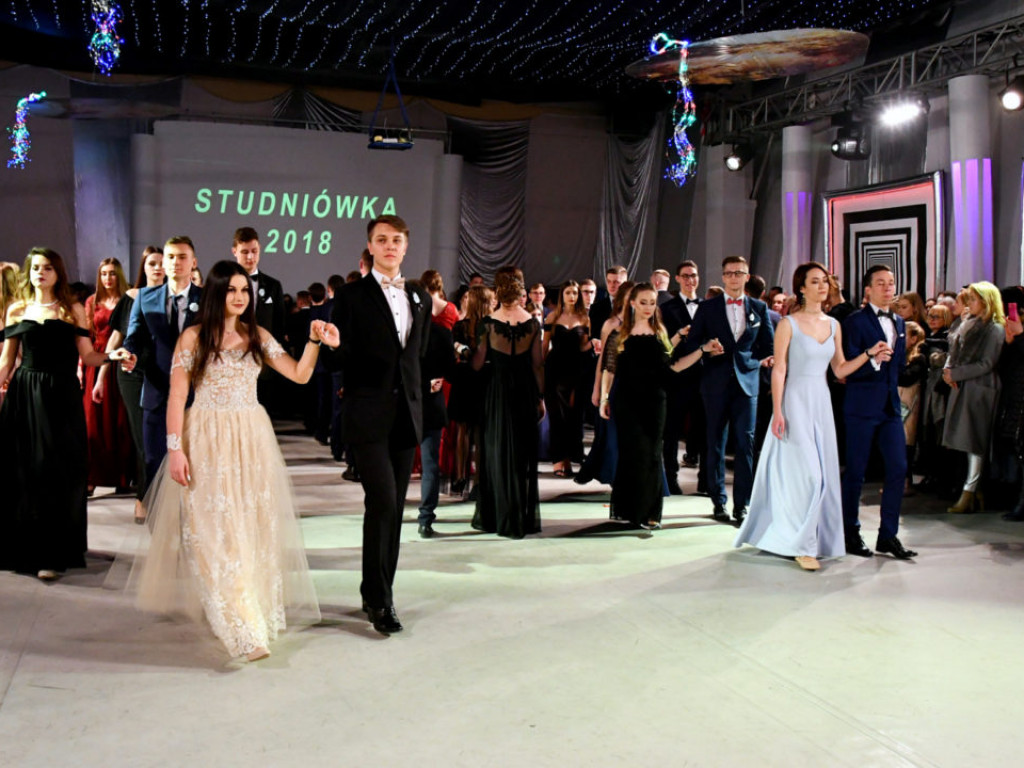 Studniówka w LO im. M. Kopernika w Tarnobrzegu [ZDJĘCIA]