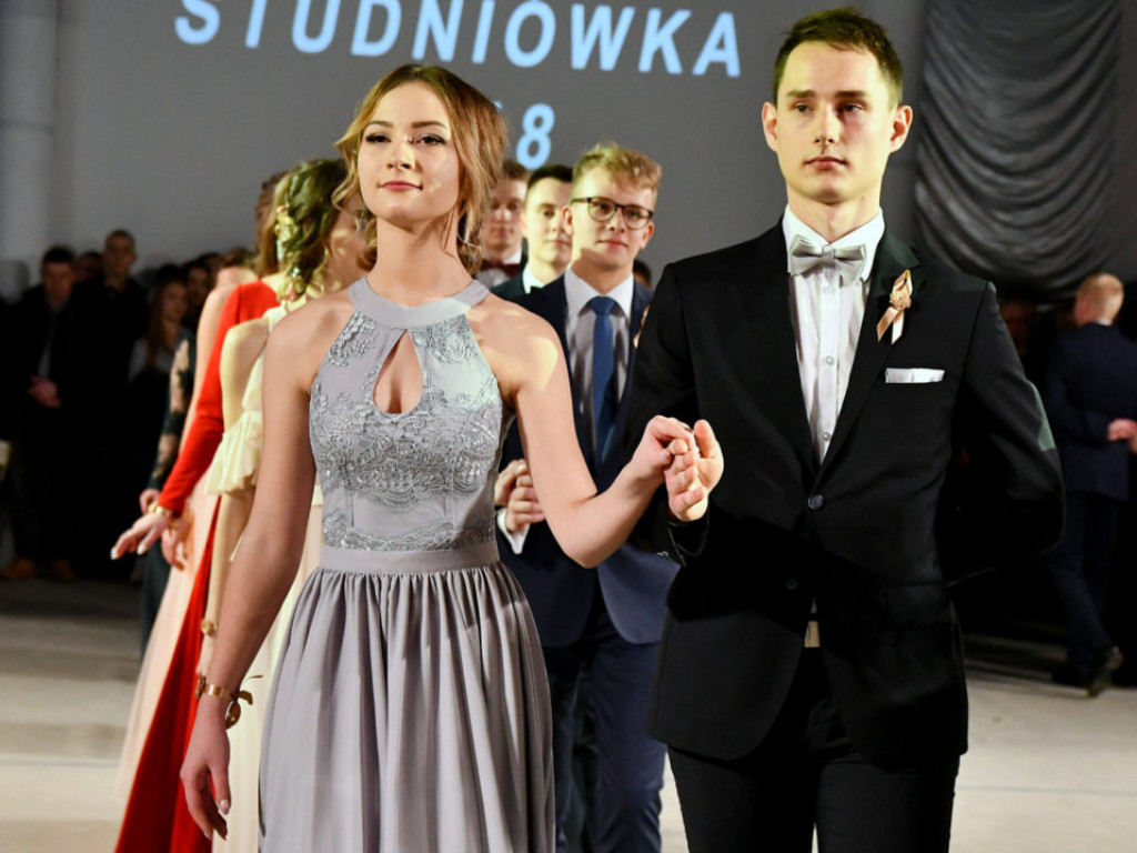 Studniówka w LO im. M. Kopernika w Tarnobrzegu [ZDJĘCIA]
