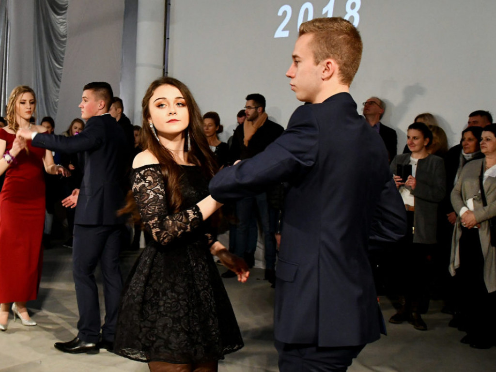 Studniówka w LO im. M. Kopernika w Tarnobrzegu [ZDJĘCIA]