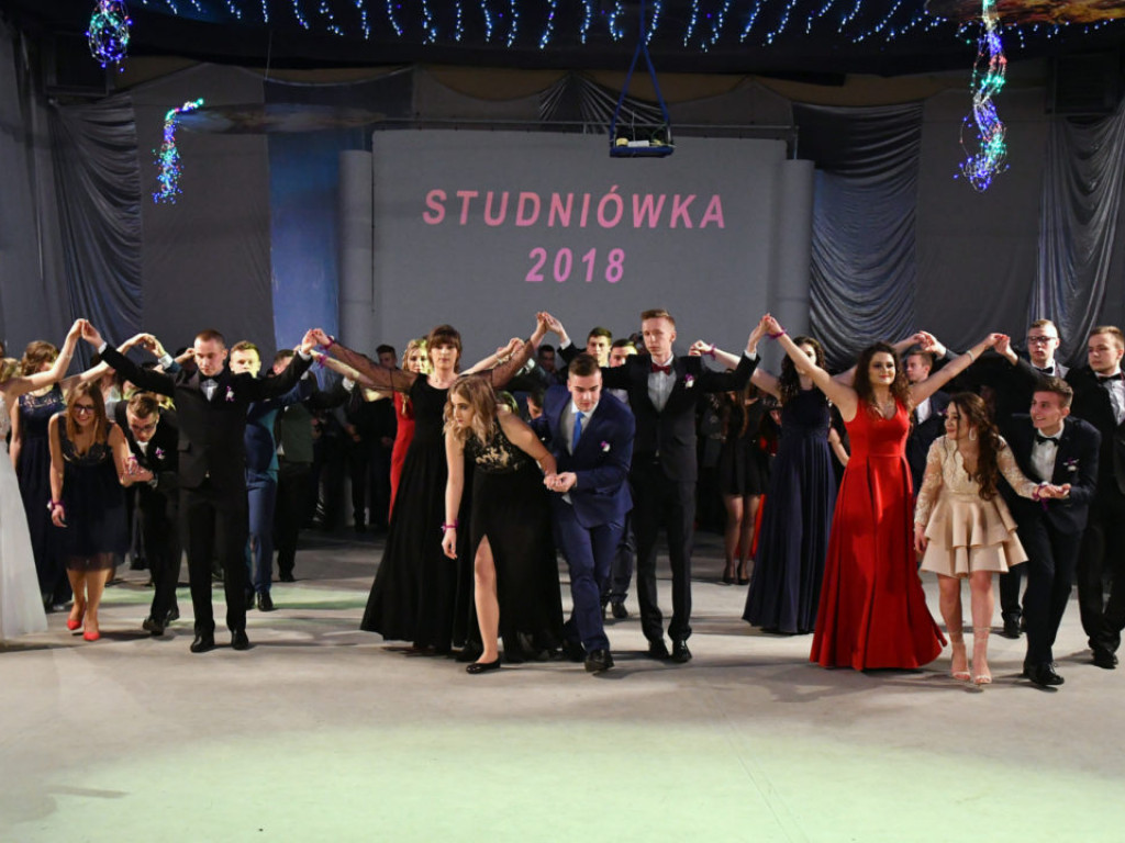 Studniówka w LO im. M. Kopernika w Tarnobrzegu [ZDJĘCIA]