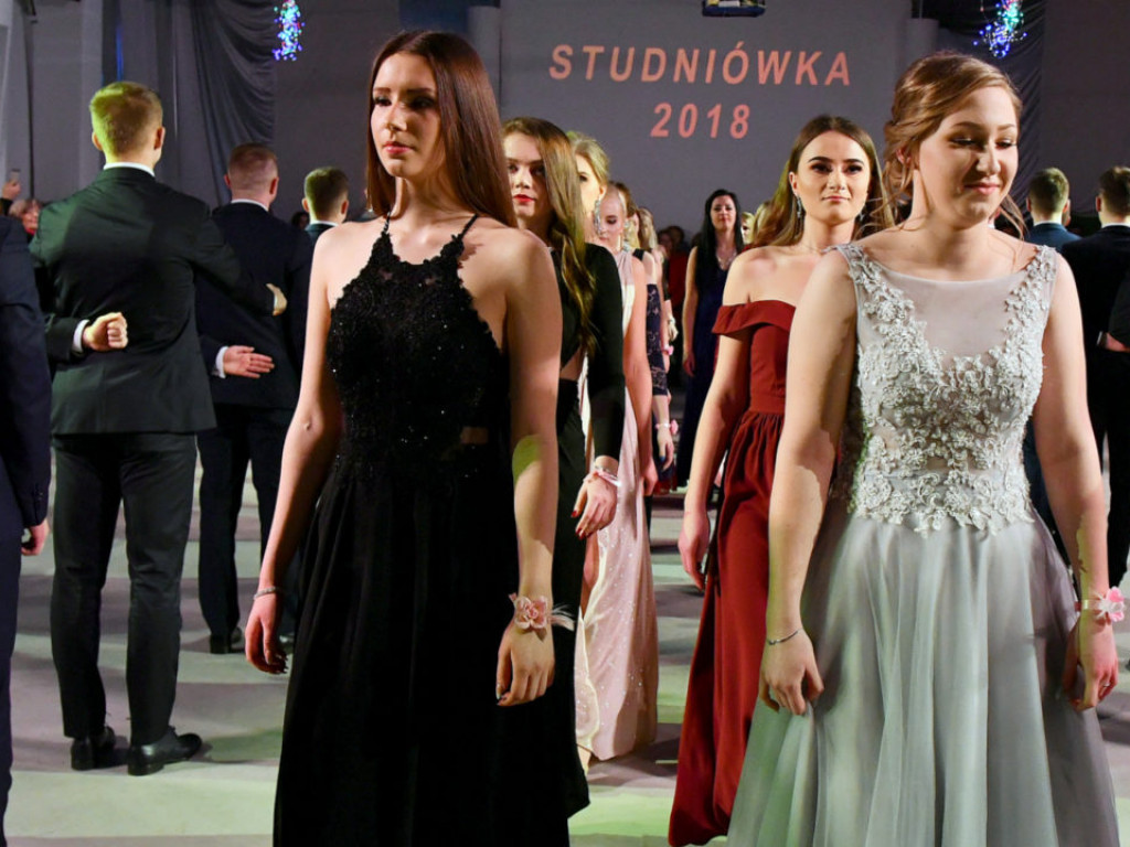 Studniówka w LO im. M. Kopernika w Tarnobrzegu [ZDJĘCIA]