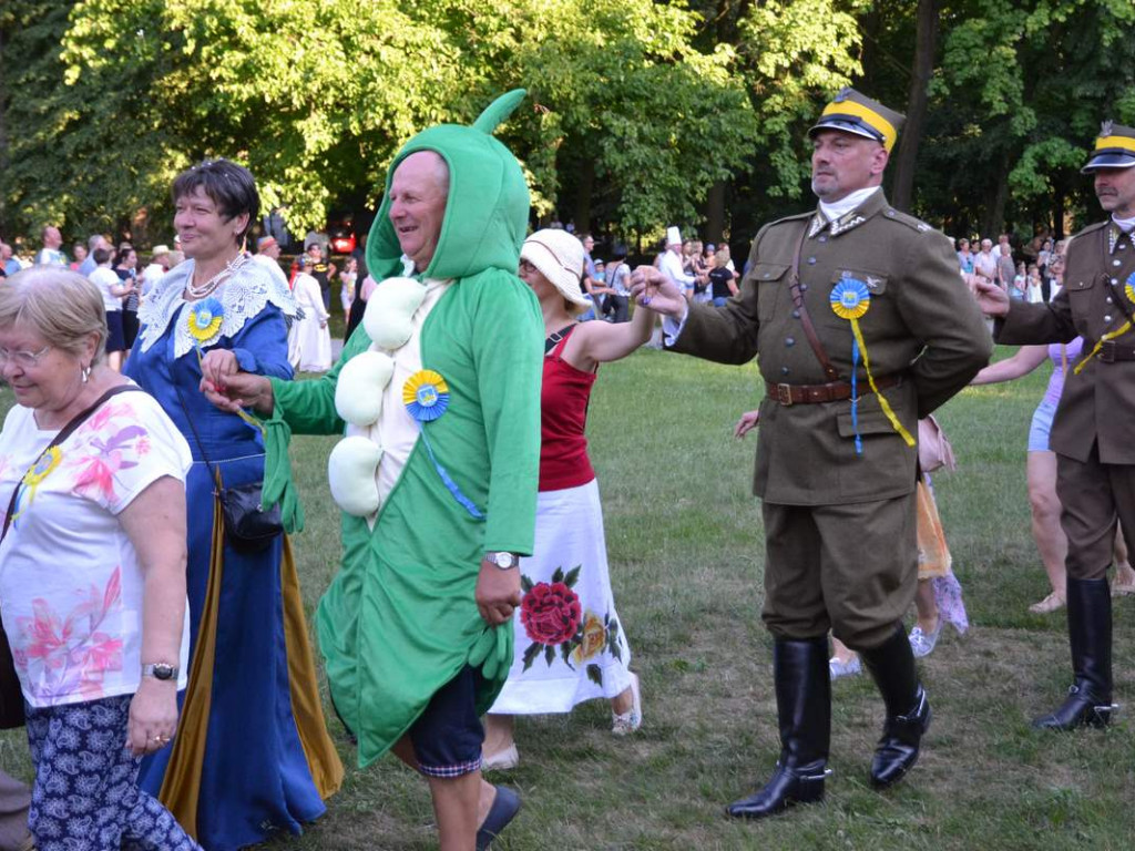 Takiego poloneza Tarnobrzeg jeszcze nie widział! Wielkie urodziny maista [ZDJĘCIA]