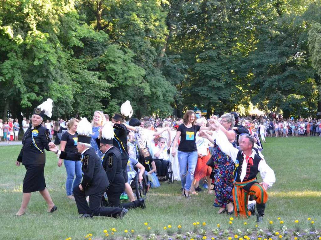 Takiego poloneza Tarnobrzeg jeszcze nie widział! Wielkie urodziny maista [ZDJĘCIA]