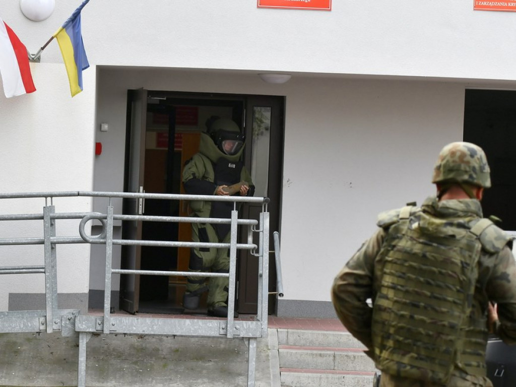 Radny przyniósł bombę do urzędu! [W najnowszym TN]