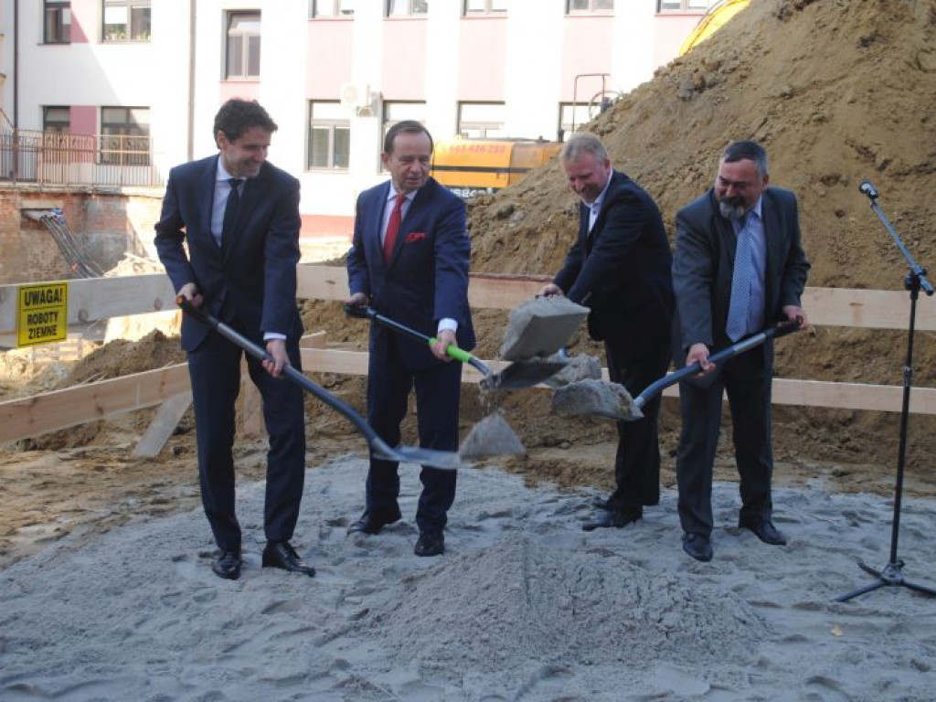 Uroczyste otwarcie budowy nowoczesnego Ośrodka Radioterapii w Wojewódzkim Szpitalu w Tarnobrzegu