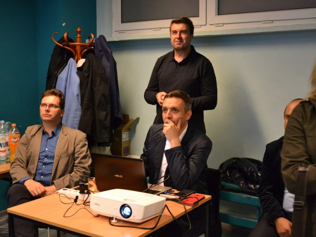 Zdjęcia ze sztabów wyborczych K. Kalinki, B. Kapuściak i E. Miernik-Krukurki