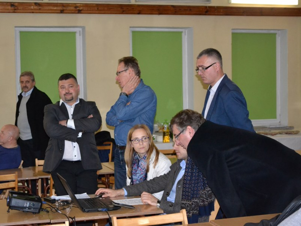 Zdjęcia ze sztabów wyborczych K. Kalinki, B. Kapuściak i E. Miernik-Krukurki