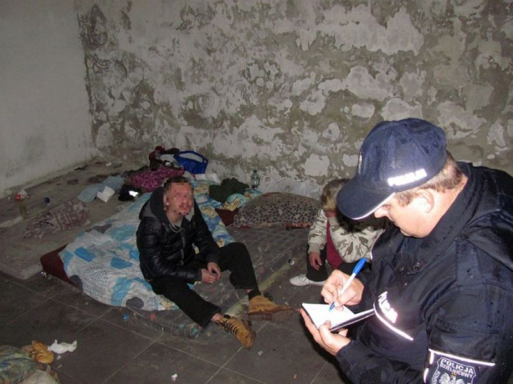 Stalowowolscy policjanci szukali bezdomnych