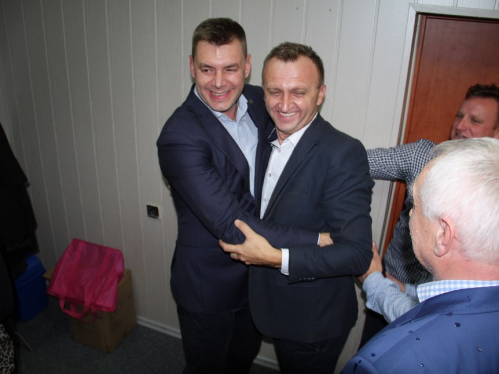 Radość w sztabie wyborczym Marcina Marca [Zdjęcia]