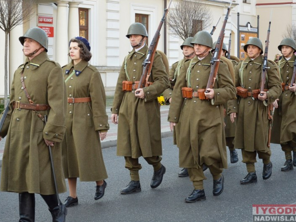 Wojsko na ulicach. Święto Niepodległości w Nisku [Zdjęcia]