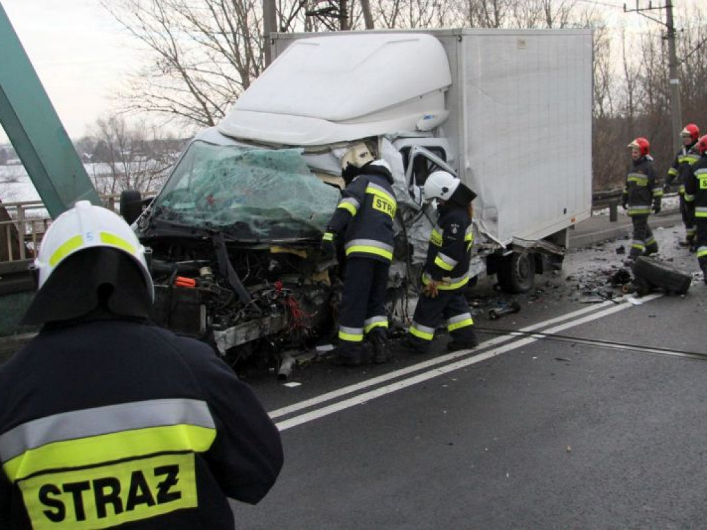 Wypadek busa w Nagnajowie [zdjęcia]
