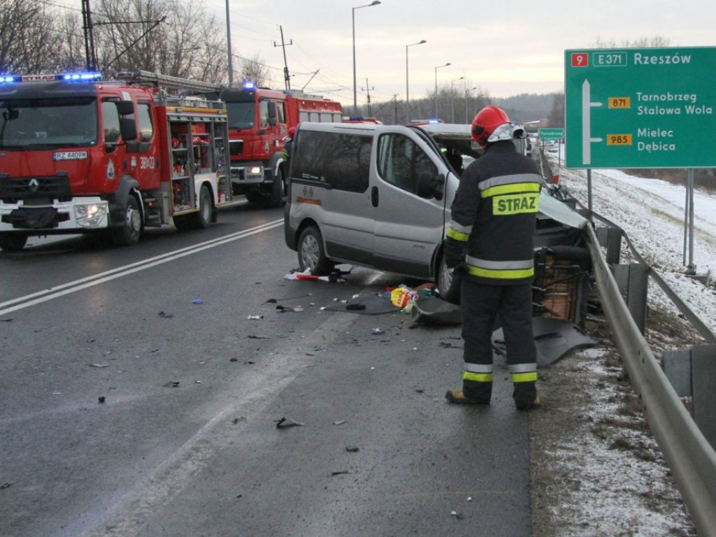 Wypadek busa w Nagnajowie [zdjęcia]