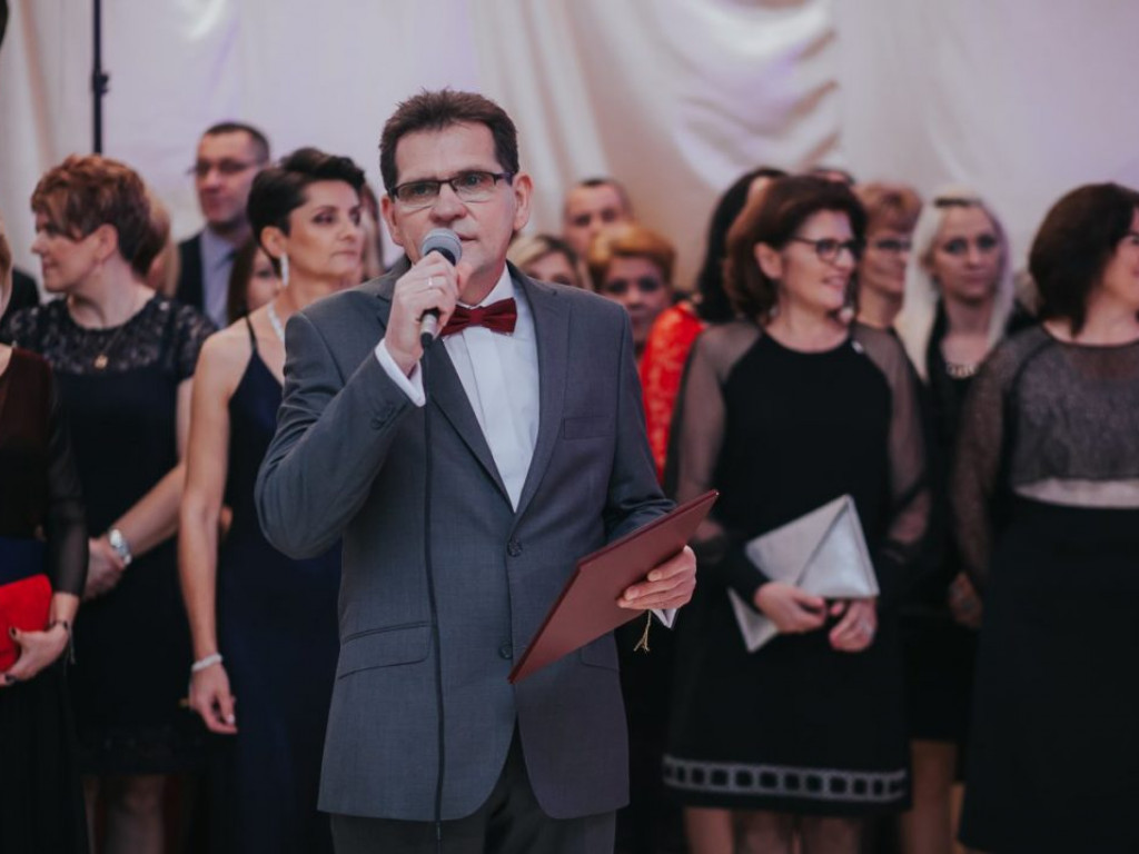 Ich pierwszy dorosły bal [ZDJĘCIA]