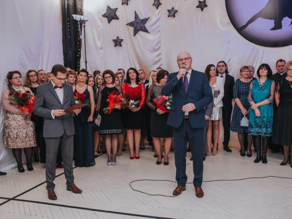 Ich pierwszy dorosły bal [ZDJĘCIA]