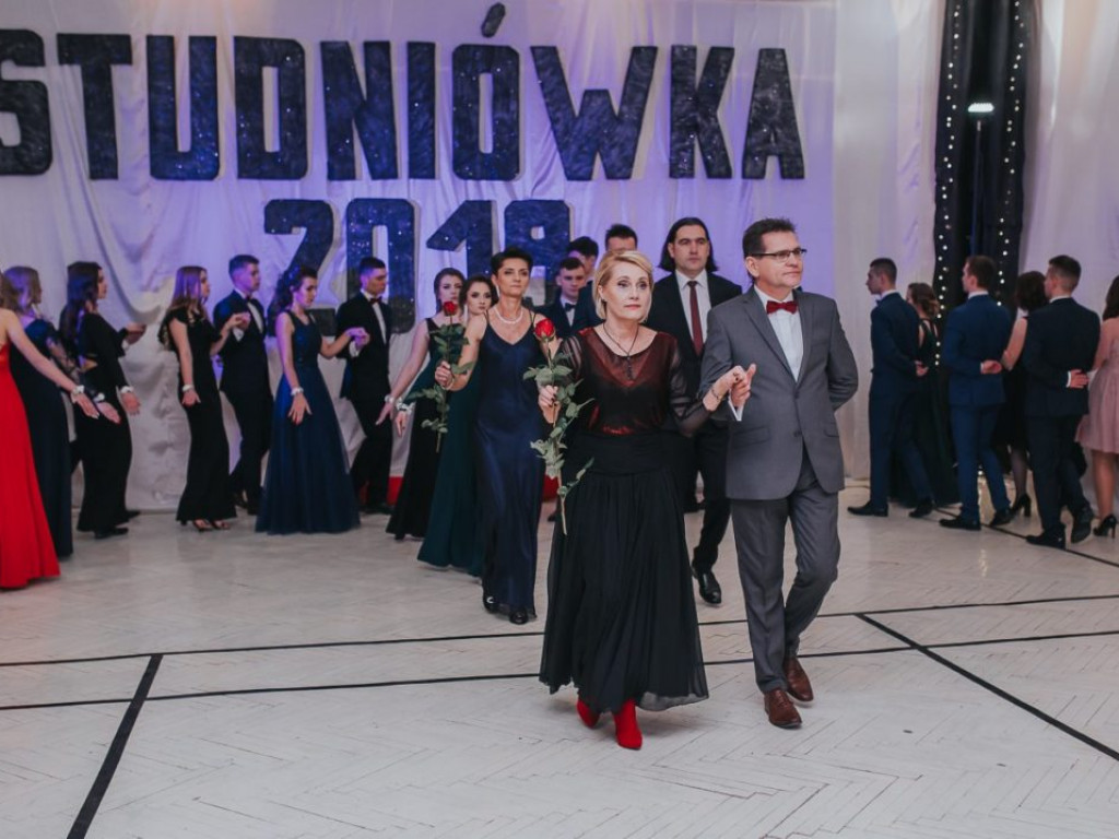 Ich pierwszy dorosły bal [ZDJĘCIA]
