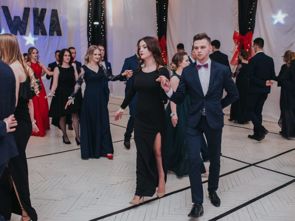 Ich pierwszy dorosły bal [ZDJĘCIA]
