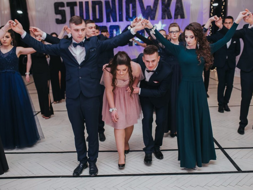 Ich pierwszy dorosły bal [ZDJĘCIA]