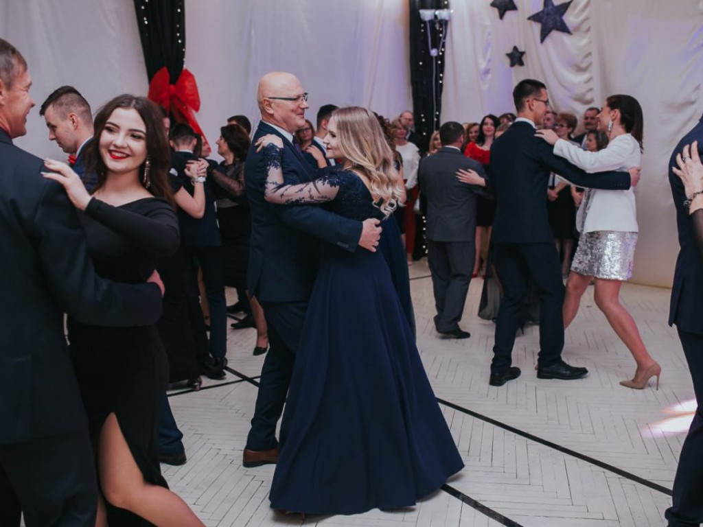 Ich pierwszy dorosły bal [ZDJĘCIA]