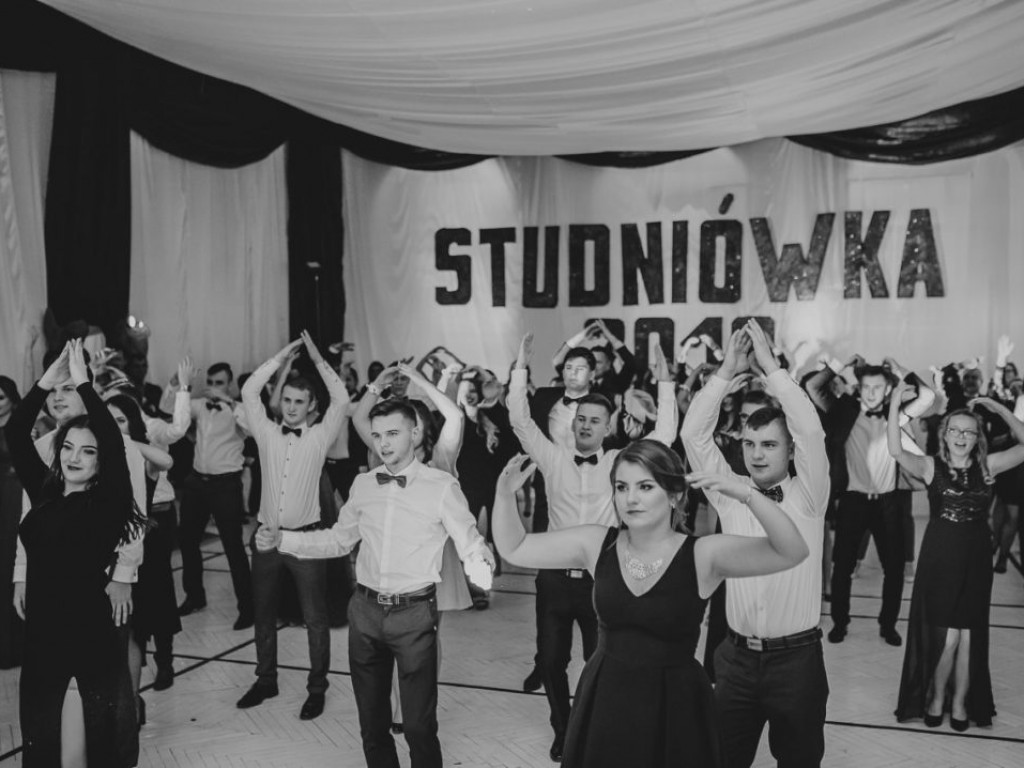 Ich pierwszy dorosły bal [ZDJĘCIA]