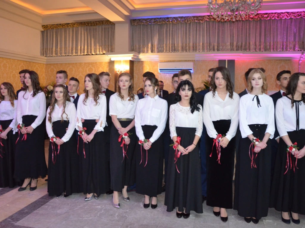 Studniówka LO im. Wyszyńskiego w Staszowie (duża galeria zdjęć!)