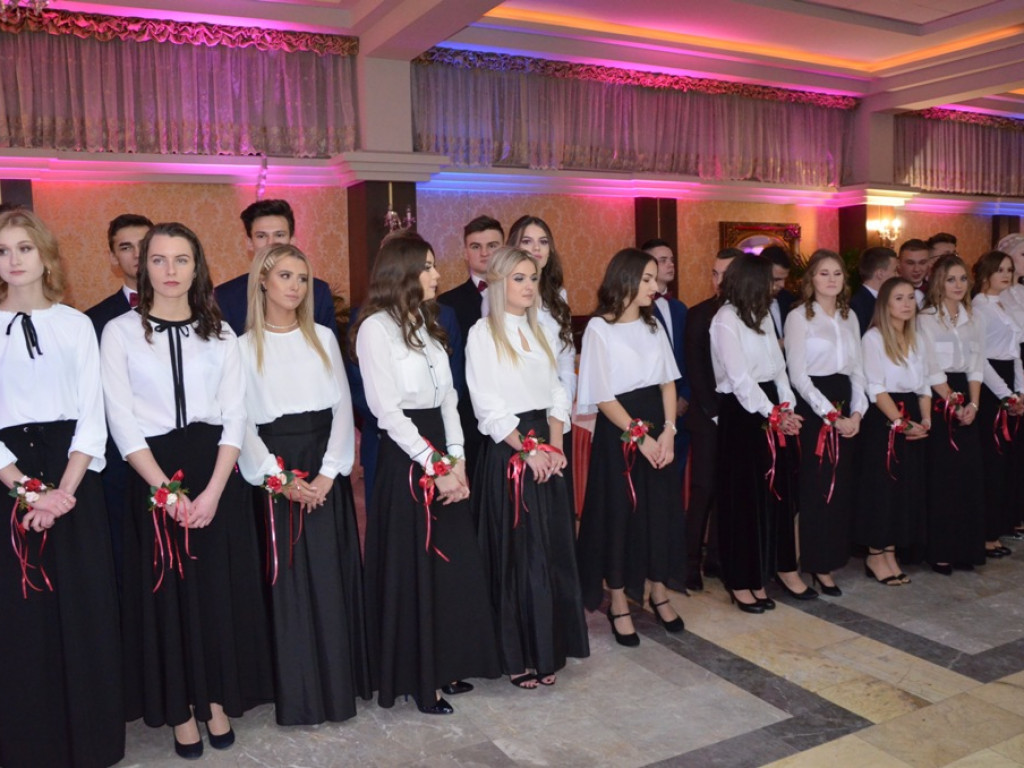 Studniówka LO im. Wyszyńskiego w Staszowie (duża galeria zdjęć!)