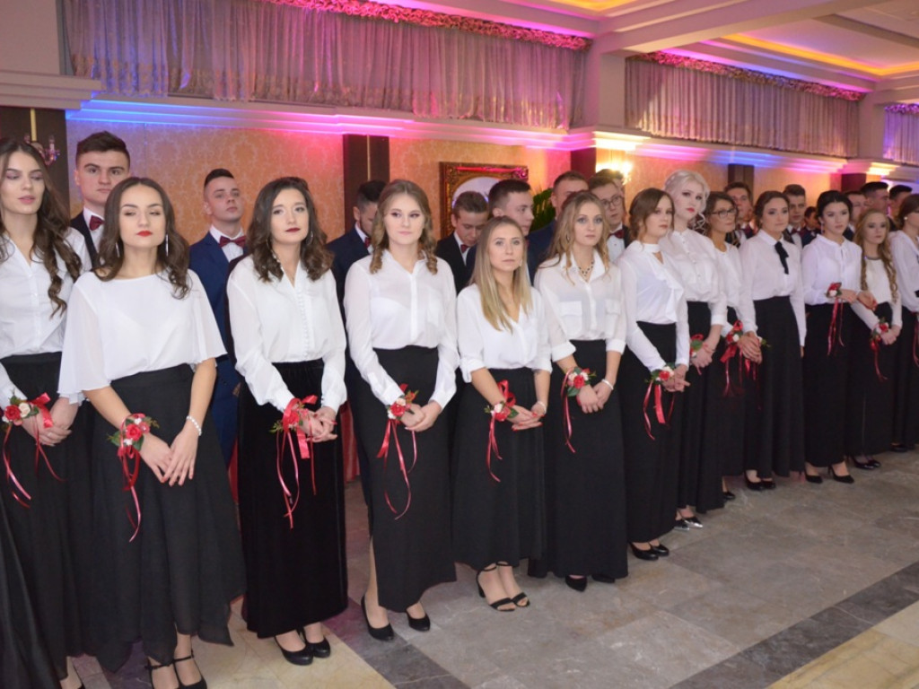 Studniówka LO im. Wyszyńskiego w Staszowie (duża galeria zdjęć!)