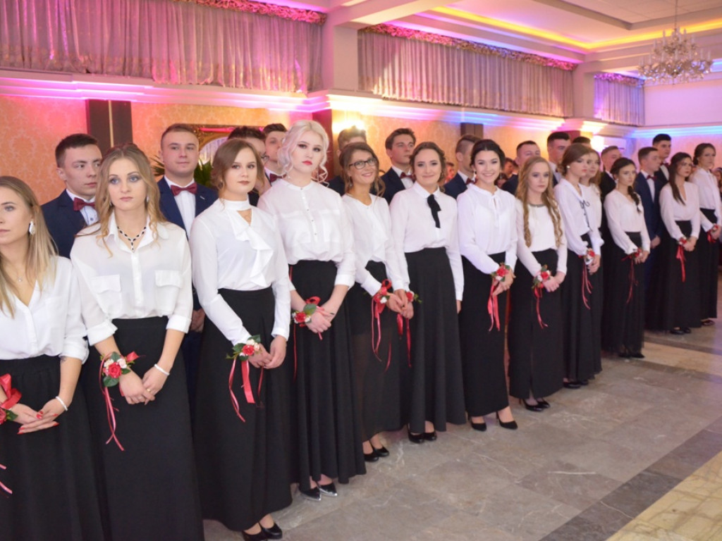 Studniówka LO im. Wyszyńskiego w Staszowie (duża galeria zdjęć!)