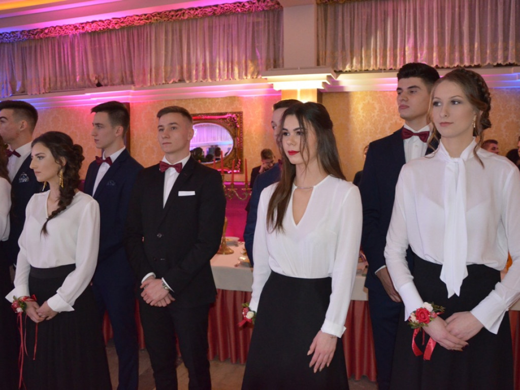 Studniówka LO im. Wyszyńskiego w Staszowie (duża galeria zdjęć!)