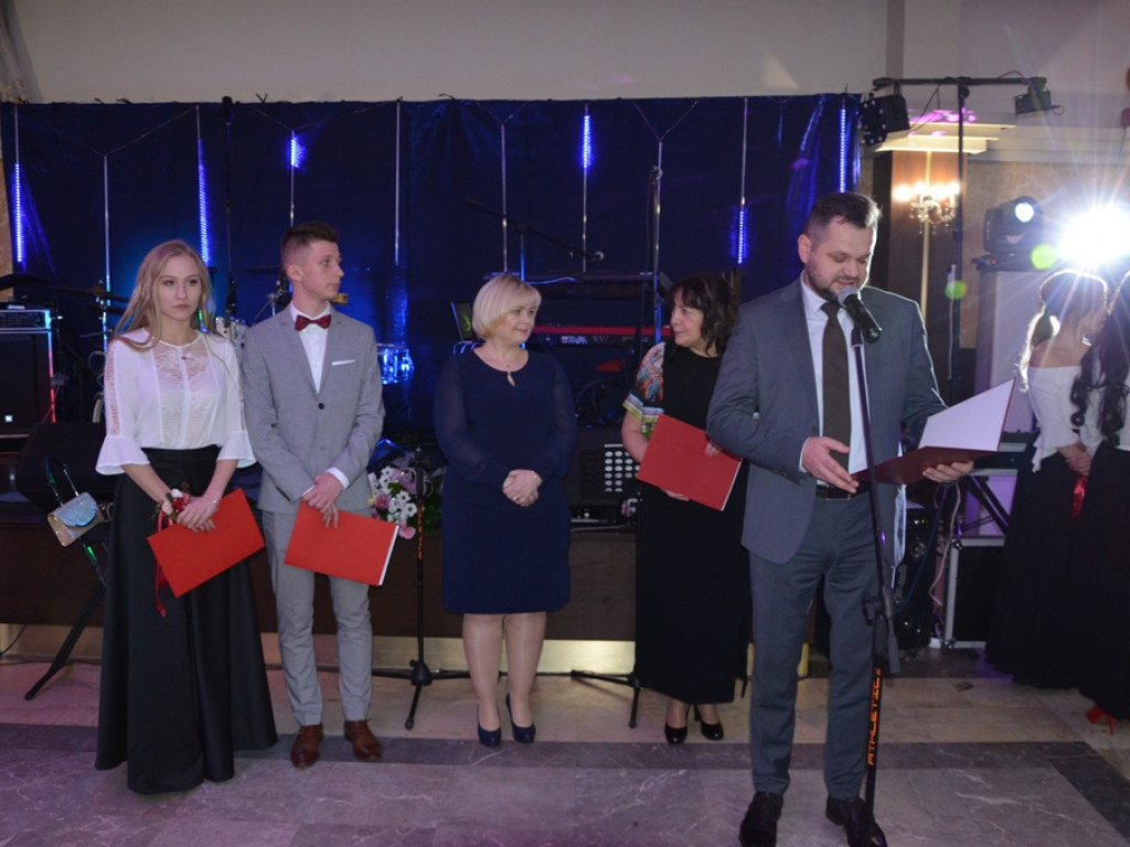 Studniówka LO im. Wyszyńskiego w Staszowie (duża galeria zdjęć!)