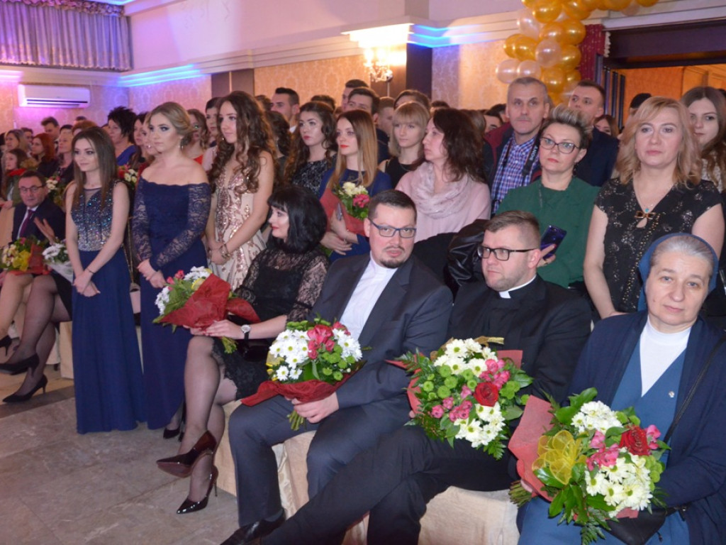 Studniówka LO im. Wyszyńskiego w Staszowie (duża galeria zdjęć!)