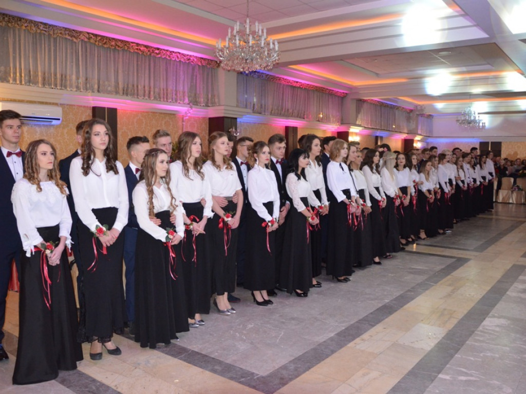 Studniówka LO im. Wyszyńskiego w Staszowie (duża galeria zdjęć!)